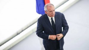 Депутаты во Франции отправили в отставку правительство