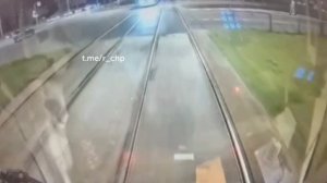 В Санкт-Петербурге трамвай сбил самокатчика. ДТП