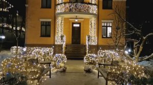 Праздничная подсветка частного дома: монтаж под ключ, управление через приложение