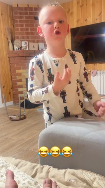 Когда помылся маминой маской для волос🤣🤣🤣
#shorts смотреть онлайн