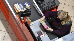 В ГД внесли законопроект о бесплатном товаре при несоответствии цены на кассе
