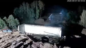 В Башкирии автомобиль на большой скорости влетел в опору строящегося моста, загорелся и упал