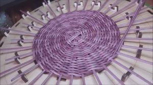 Круглое дно из газетных трубочек на станке