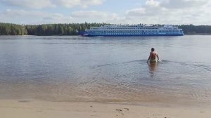 2025 09 08 Натальин день на Волге. Никого нет и песочек