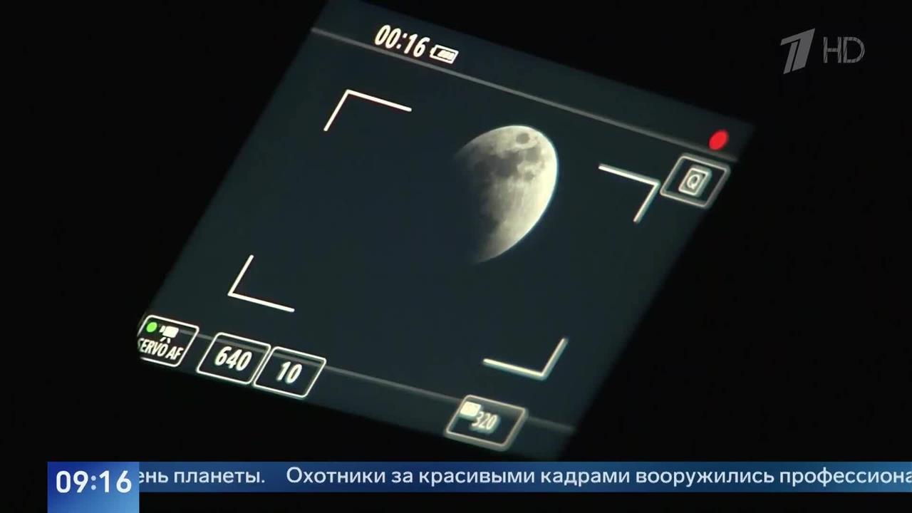 Появились кадры прошедшего над Россией "кровавого" лунного затмения