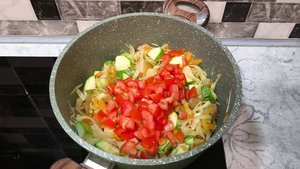 Влог. Докупили канцелярию и немного продуктов. Вкусный суп из остатков продуктов. Овощное рагу.