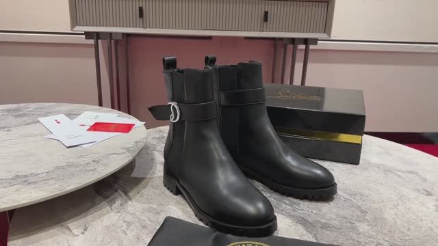 Ботинки женские в стиле Christian Louboutin Chelsea