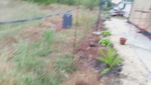 Бурил лунки мотобуром под столбы .