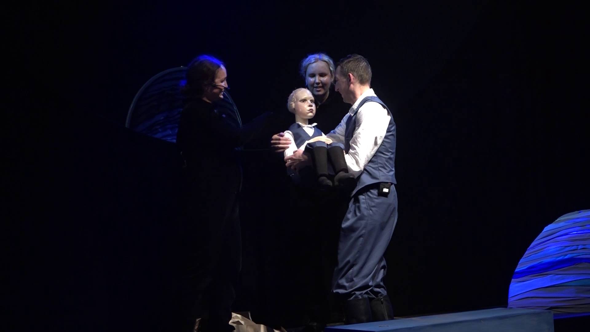 Театр кукол начал новый сезон с премьерного спектакля «Маленький принц» смотреть онлайн