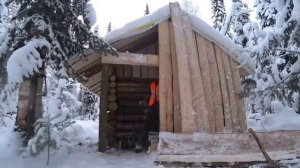 ОТПУСК В ЛЕСНОЙ ИЗБУШКЕ. УСТАЛ КАК СОБАКА, НО РАБОТА КИПИТ.