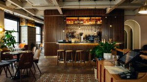 Суд в Москве на 3 месяца приостановил работу винного ресторана Riesling Boyz