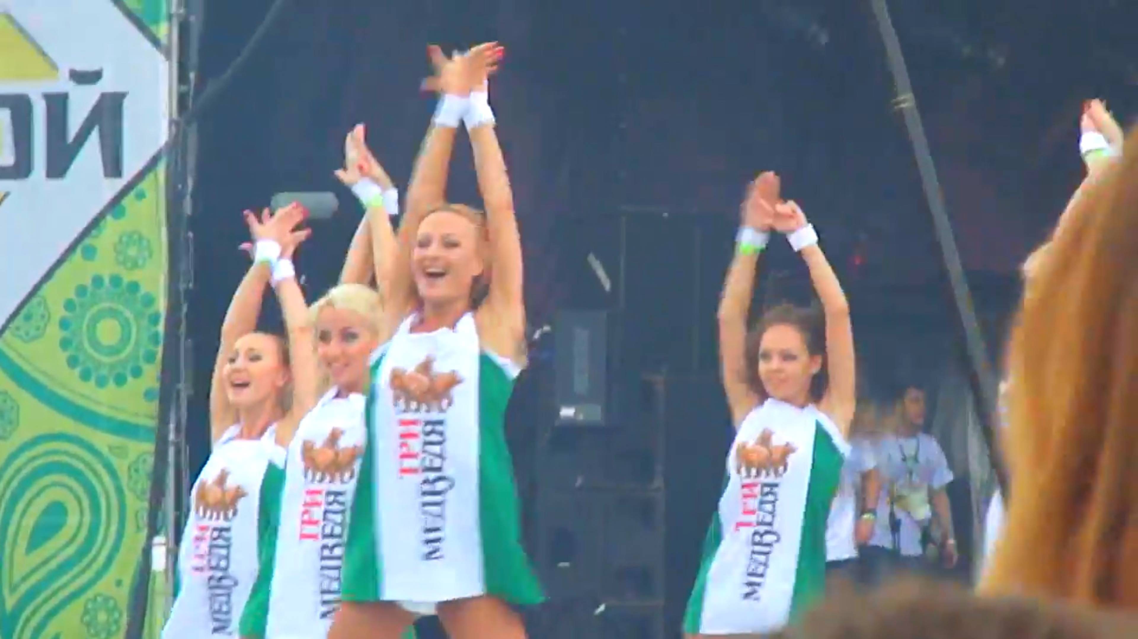 Танец девчонок (Рок над Волгой 2012) смотреть онлайн