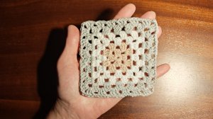 Бабушкин квадрат из трёх цветов пряжи🧶