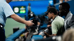 Фотографа лишили аккредитации за спровоцированную переподачу на матче Медведева