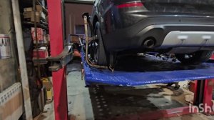 выгрузка BMW на подъёмник с эвакуаторе