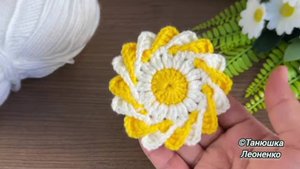 Вяжем крючком мотив