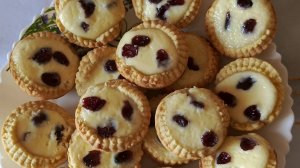 ПЕСОЧНЫЕ КОРЗИНОЧКИ СО СМЕТАННЫМ КРЕМОМ