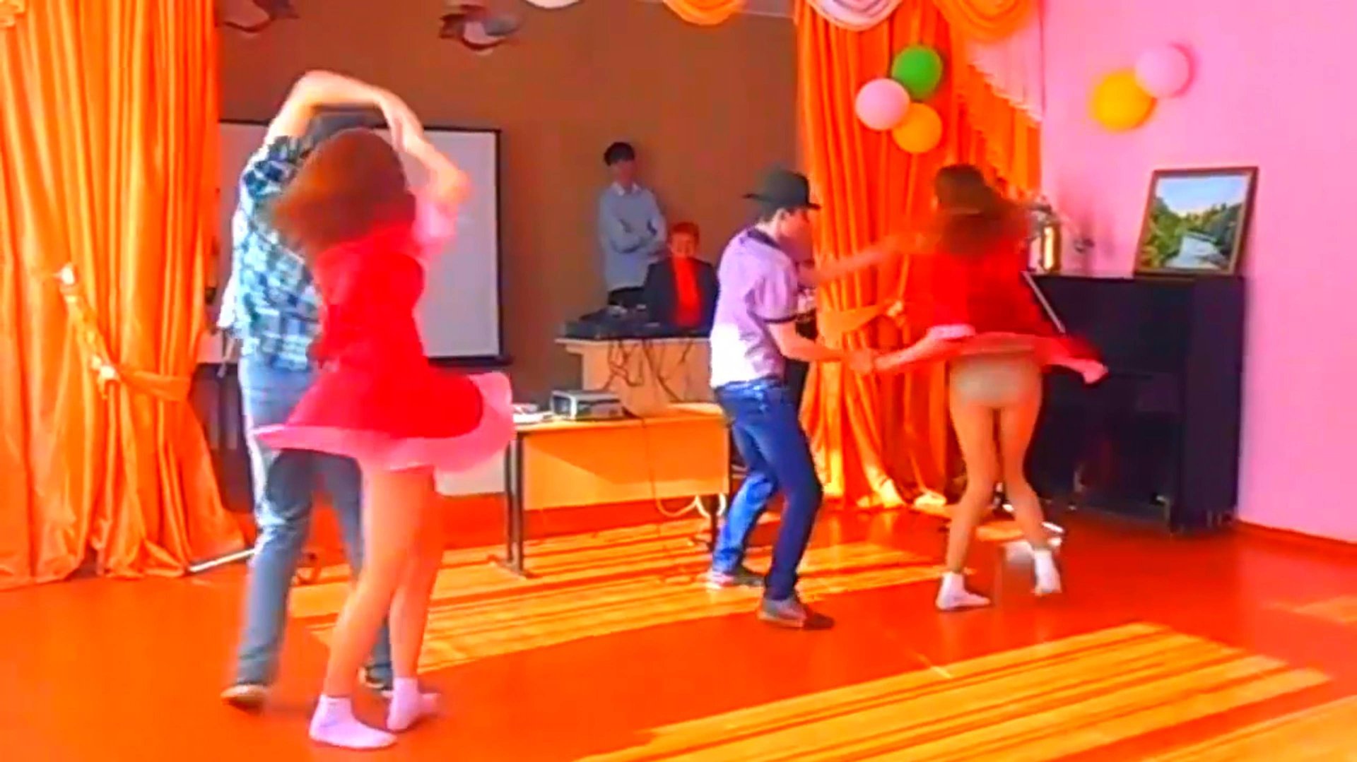 свинг школьницы смотреть онлайн