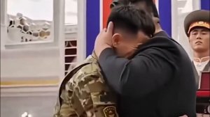 Лидер КНДР Ким Чен Ын наградил военнослужащих, участвовавших в боевых действиях в Курской области.