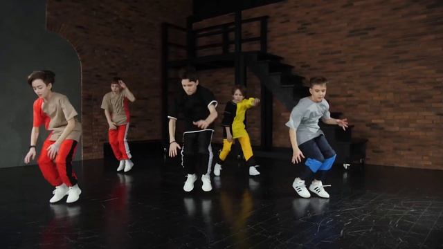 Брейкданс, брейкинг, брейк - называй как хочешь и смотри, как танцует ДвижОк. смотреть онлайн