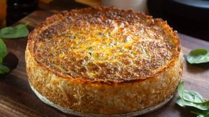 Сочная запеканка на хрустящей картофельной основе