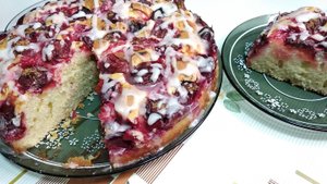 Сливовый пирог с сахарной глазурью. Очень вкусный и нежный!