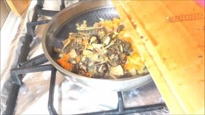 Капуста тушеная с грибами