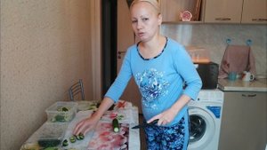 Готовлю ужин 😄 Курочка с малюсенькой картошечкой в духовке! Приготовила и поболтаем 😄