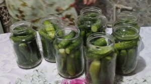 Маринованные огурцы с семенами горчицы.