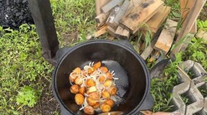 КЛАССИЧЕСКАЯ ЖАРЕННАЯ КАРТОШКА в казане на костре