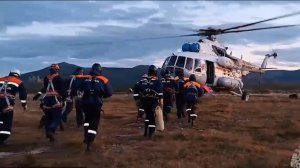Магаданские спасатели провели тренировку по спуску с вертолета без парашюта