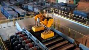 Подача сляба на загрузочный рольганг