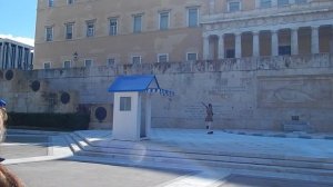 Военные в башмачках с помпонами!Это Эвзоны!