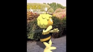 3D пчела поет и танцует под "Ты пчела — я пчеловод" в AR н?