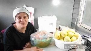 Размораживаю морозильный ларь.
