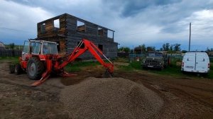 Экскаватор ЮМЗ 6 в работе. Отсыпка и планировка участк?
