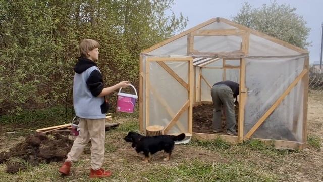 ДОМ. Дырчатая луна, глава 8-1 / пилим дрова, перекапываем смотреть онлайн