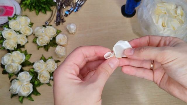 Мастер класс. Розы из атласной ленты. Розы для заколок смотреть онлайн