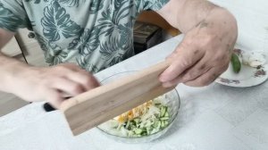 САЛАТ ЗА ПЯТЬ МИНУТ КАПУСТА КОЛЬРАБИ. ОЧЕНЬ ПОЛЕЗНАЯ