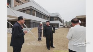 Ким Чен Ын руководит строительством больницы в Кусоне