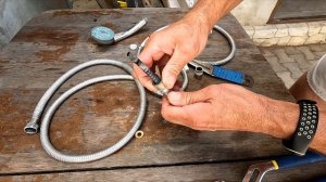 Как я починил сломанный шланг для душа за 10 минут!