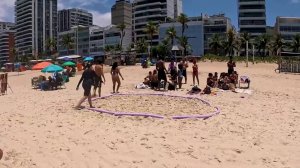 Ветер в лицо: расслабляющая прогулка по пляжу Рио