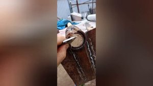 Мотыга (кетмень) для работы со сложными почвами и твердым грунтом из рессорного листа