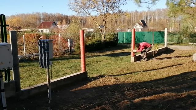 Круглые бетонные столбы забора. Быстро, просто и краси