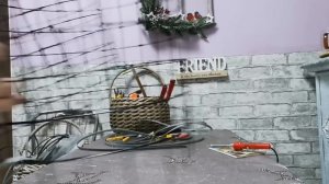 Подставка под пионы из ротанга.