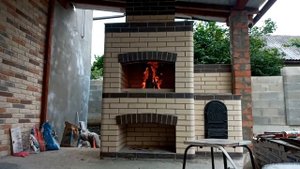 Недорогой мангал из кирпича своими руками