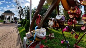 Орёл. Сквер имени писателя Н.С. Лескова. Замки любви. Велосипедисты. Бегуны.