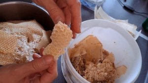Очистка пчелиного воска и создание свечей. How to Purify Beeswa