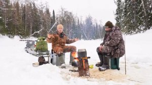 ЖИВЕМ В ТАЕЖНОМ ЗИМОВЬЕ.  ПОЙМАЛИ РЫБЫ.  ГОТОВИМ УЖИН И?