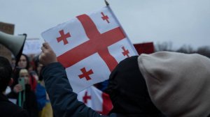 Провокации и беспорядки: шествие оппозиции в Тбилиси закончилось массовой дракой